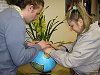 Milena D. si prohl hmatem globus za asistence prvodce